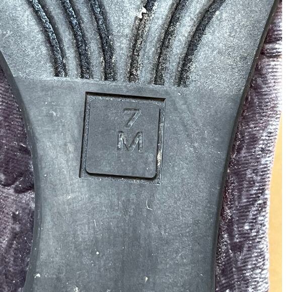 Vaneli Women's Size 7M Women's Gray Floral Textured Slip On Flat Casual Shoes - Picture 3 of 11